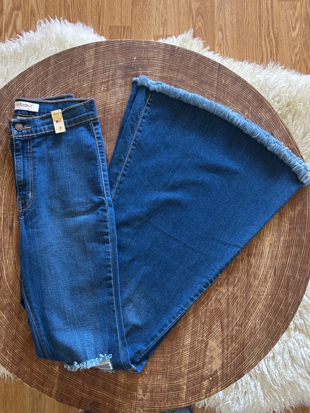 NWT Vibrant High-Rise Dark Blue Bell Bottom Jeans with Frayed Hem Size 7